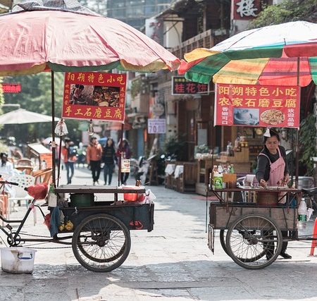 China zieht die Zügel im Internet während wichtiger politischer Versammlung an