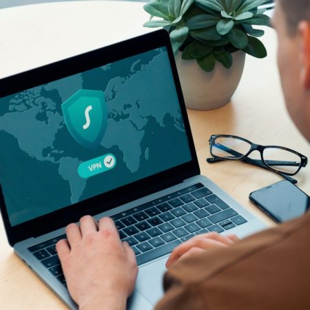 Wie man ein VPN benutzt: Anleitung für Anfänger 2026