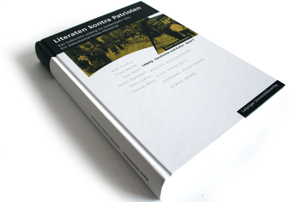 Klaus Schumann (Hrsg.): Literaten kontra Patrioten. Foto: Ralf Julke