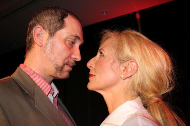 Bert Callenbach durchbricht Silke Fritzsches Privatzone. Foto: Kersten Decker-Herzberg