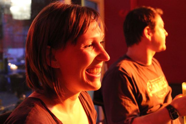 Alina lacht und Ronny lässt sich ablenken. Foto: Volly Tanner