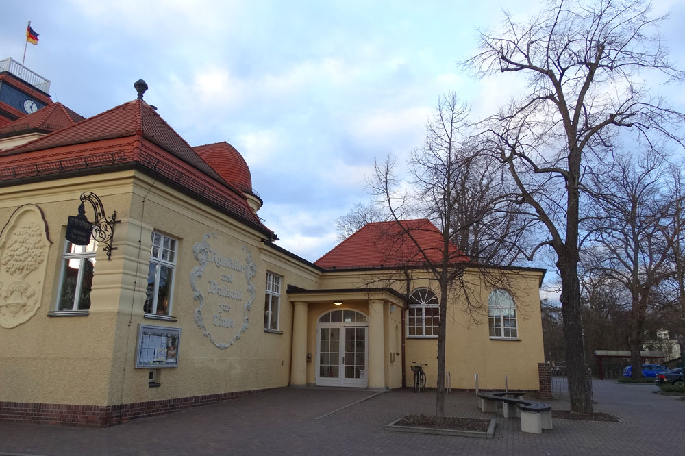 Auch Teil des geplanten Kulturstätten-Management-Konzepts: das Markkleeberger Rathaus mit seinen Räumlichkeiten und gastronomischen Angeboten. Foto: Patrick Kulow