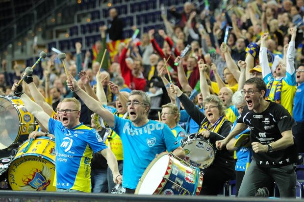 Endlich wieder jubeln! Die HCL-Fans schreien ihre Freude heraus. Foto: Jan Kaefer