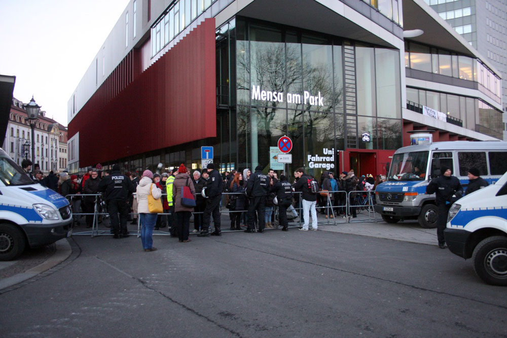 Kein Durchkommen an der Mensa am Park. Foto: L-IZ.de