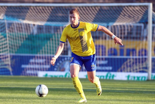 Paszlinski dribbelt nach Hause. Foto: Bernd Scharfe