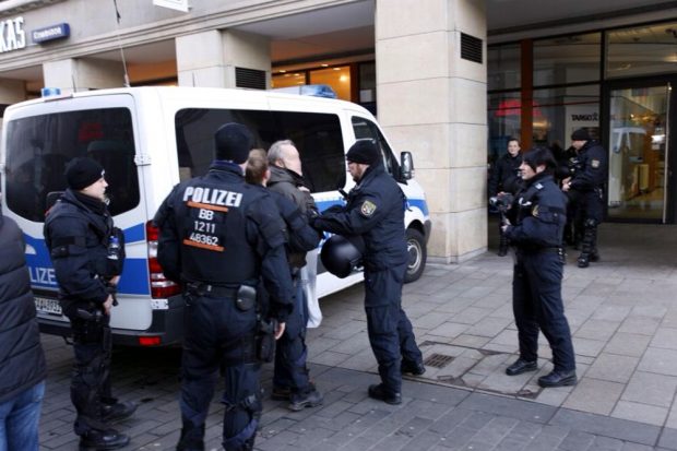 Das konnte nicht gutgehen. Ein Herr wird sauer. Foto: L-IZ.de