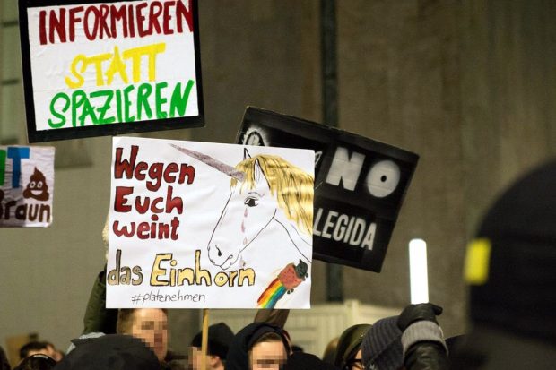 Die Gegenproteste am 21. Januar waren bunter und ein weinendes Einhorn gab es auch. Foto: Marcus Fischer
