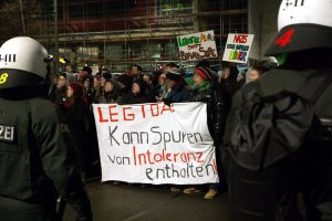 Leipziger Allerlei gegen Braune Soße. Der Protest in Leipzig war bei jedem Legida-Aufmarsch zur Stelle. So auch am 30. Januar. Foto: Marcus Fischer