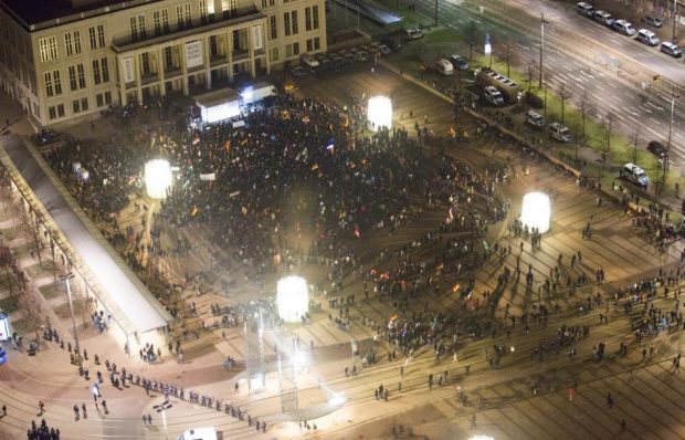 21. Januar 2015, Zeitpunkt 20:55 Uhr, Schlusskundgebung von Legida auf dem Augustusplatz Leipzig. Foto: NoLegida