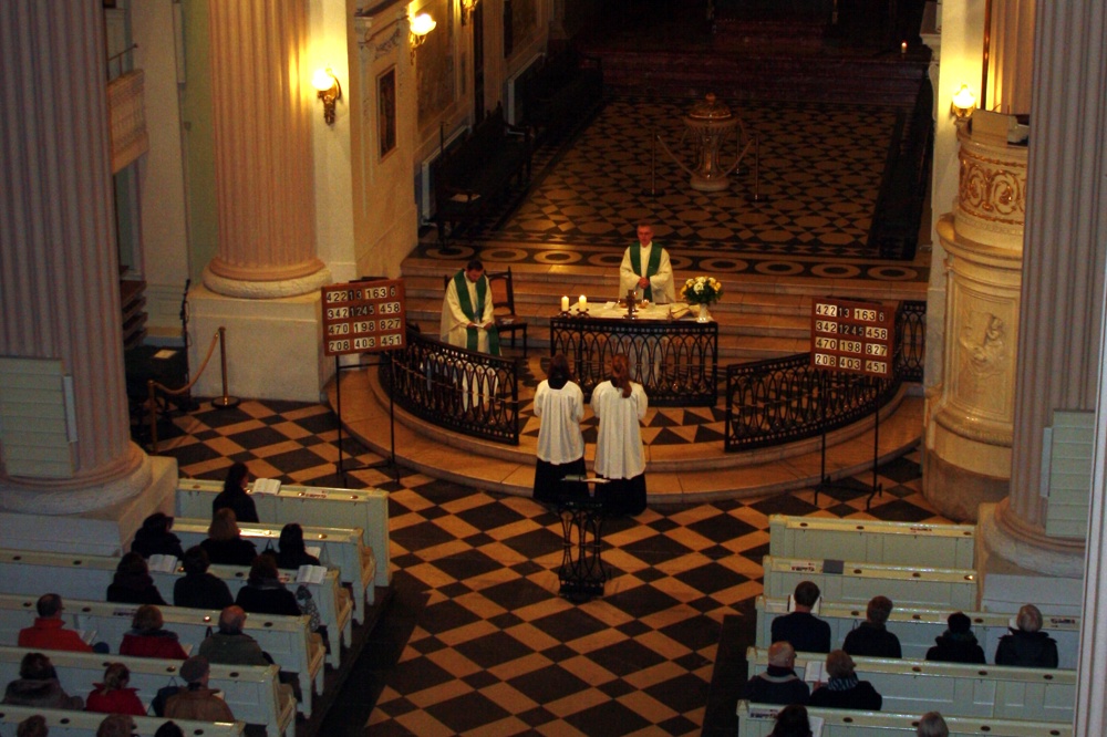 Katholische Gläubige am 30. Januar 2015 im gemeinsamen Gebet in der Nikolaikirche. Foto: Ernst-Ulrich Kneitschel