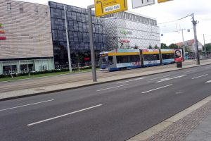 Tram an den „Höfen am Brühl“. Foto: L-IZ.de