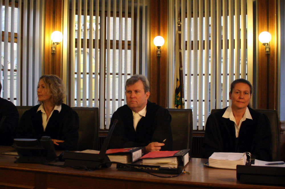 Die Richter folgten nicht dem Antrag der Staatsanwaltschaft - vlnr. Richterin Katharina Peters, Vorsitzender Hans Jagenlauf, Richterin Alexandra Kraske. Foto: Alexander Böhm