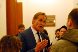 Oberbürgermeister Burkhard Jung bei Petitionsübergabe
