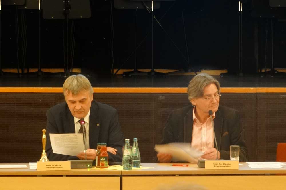 Markkleebergs Oberbürgermeister Karsten Schütze und Bürgermeister Dr. Philipp Staude in der Markkleeberger Februar-Stadtratssitzung. Foto: Patrick Kulow