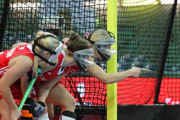 Die kanadische Abwehr in Erwartung einer Strafecke. Foto: Jan Kaefer