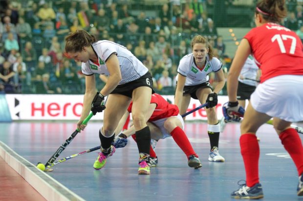 Luisa Steindor (#6, D) spielt immer an der Wand lang. Foto: Jan Kaefer