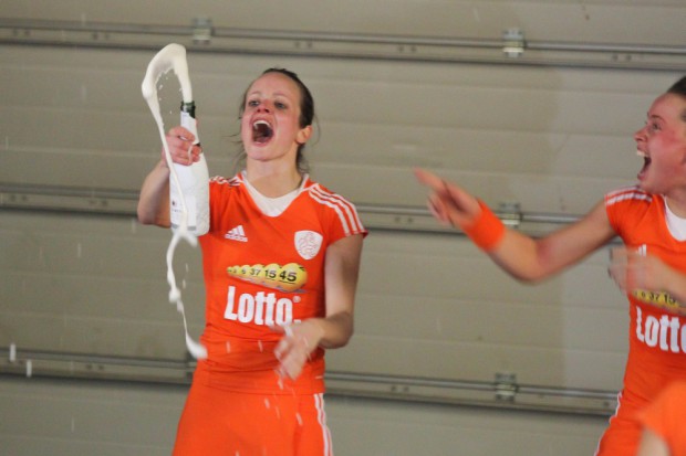 Nach ihrem Finalsieg ließen die neuen Weltmeisterinnen die Korken knallen. Foto: Jan Kaefer