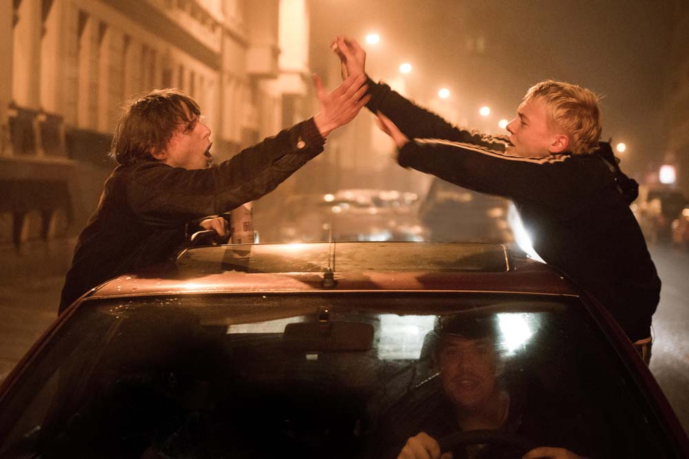 Dani ( Merlin Rose), Pitbull (Marcel Heuperman) und Rico (Julius Nitschkoff) (v.l). Foto: Rommel Film/Pandora Film/Peter Hartwig