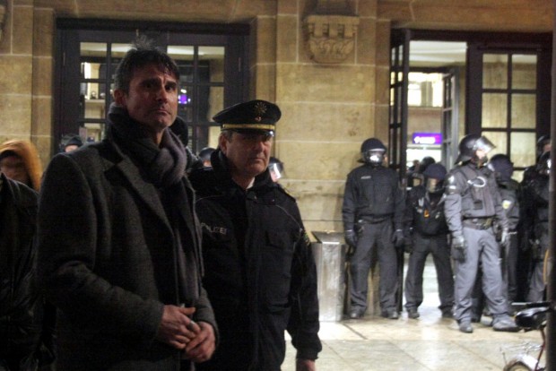 War zur Sicherstellung des Einsatzablaufes der rund 1.000 Beamten selbst am Hauptbahnhof vor Ort. Leipzigs Polizeipräsident Bernd Merbitz. Foto: L-IZ.de