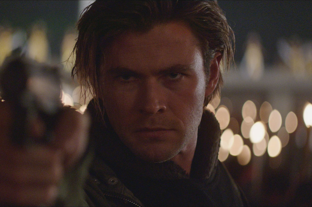 Die Chance für das Hackergenie: Werden die Terroristen mit seiner Mithilfe geschnappt, ist er ein freier Mann. Foto: Universal Pictures