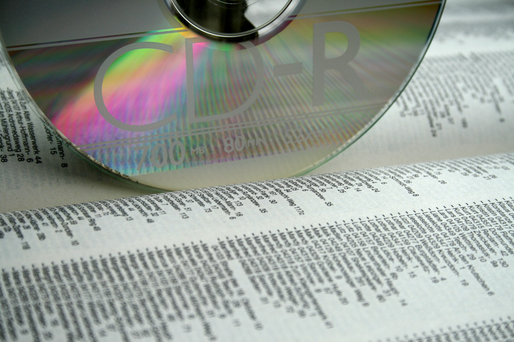 Eine schöne Daten-CD einfach mal in ein Adressbuch geklemmt. Foto: Ralf Julke