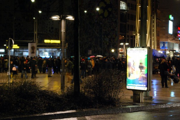 Die Demo von "Leipzig nimmt Platz" am Hauptbahnhof / Willy Brandt Platz. Foto: L-IZ.de