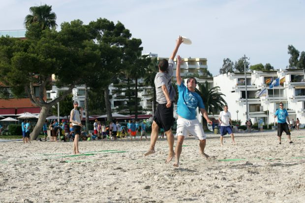 Aus dem Sand abzuspringen kostet viel Kraft, kann sich aber lohnen.  Foto: Sebastian Beyer
