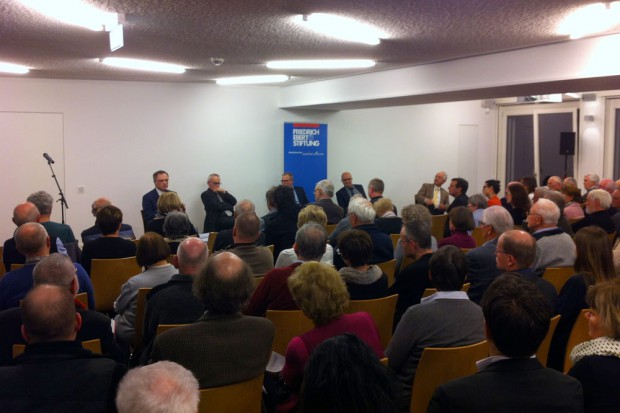 Ein voller Saal bei der Podiumsdiskussion. Foto: L-IZ.de