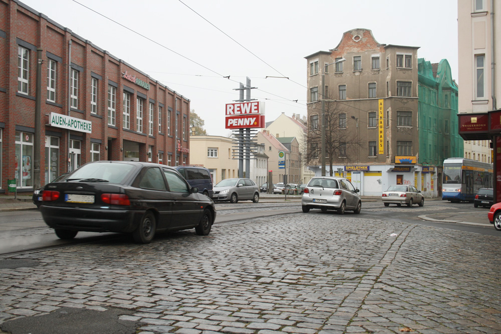 Lautes Pflaster: die Georg-Schwarz-Straße in Leutzsch. Foto: Ralf Julke