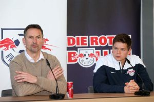 Achim Beierlorzer und Dominik Kaiser bei der Pressekonferenz am Freitag. Foto: GEPA Pictures/Roger Petzsche
