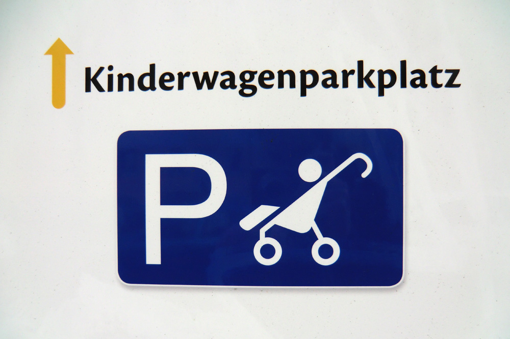 In Schleußig entdeckt: Kinderwagenparkplatz. Foto: Marko Hofmann
