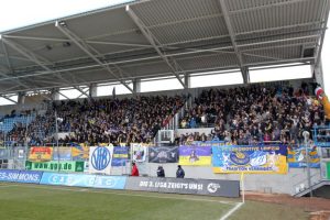 Am Sonntag waren auch gewaltbereite Lok-Fans im Stadion. Foto: Bernd Scharfe
