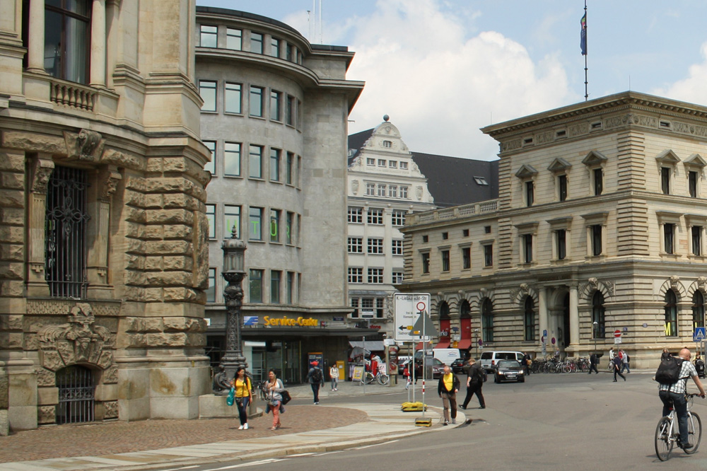 Auch neben dem LVB-Service-Center an der Markgrafenstraße soll eine Mobilitätsstation entstehen. Foto: Ralf Julke