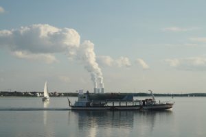 Das Fahrgastsschiff MS "Cospuden" auf einer Fahrt über den Cospudener See. Foto: Ralf Julke