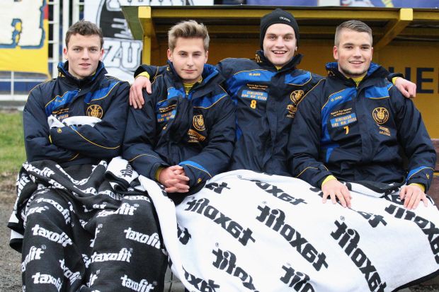 Die junge Garde auf der Lok-Reservebank,v.l. Maximillian Premssler,Philip Doenicke,Alexander Langner (zurzeit FSV Zwickau) und Carlo Purrucker Foto: Bernd Scharfe