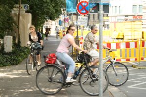 Radfahrer in der Schillerstraße während des Umbaus 2013. Foto: Ralf Julke
