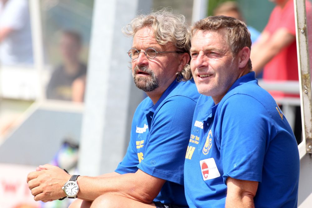 Schauen in eine Richtung: Rüdiger Hoppe an der Seite von Heiko Scholz. Foto: Bernd Scharfe