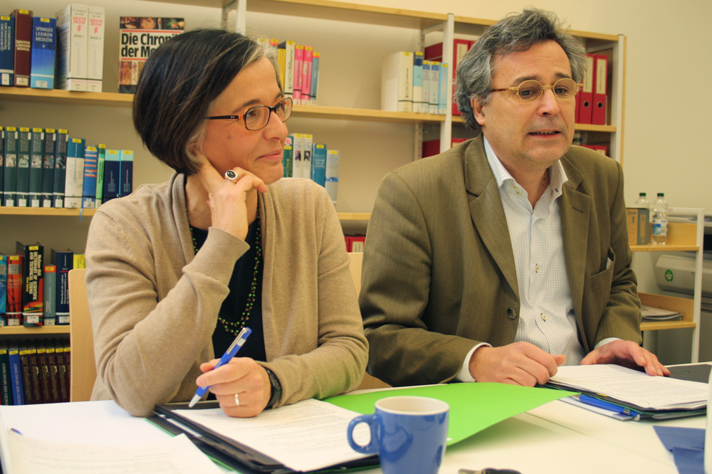 Stadtbibliothek Leipzig: Susanne Metz und Michael Faber stellen die neuen Zahlen für 2014 vor. Foto: Ralf Julke