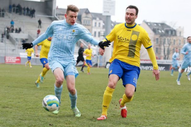  Florian Hansch(li-CFC) gegen Ronny Surma(re-Lok) Foto: Bernd Scharfe