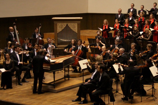 Das Gewandhausorchester mit dem Dresdner Kammerchor. Foto: Alexander Böhm