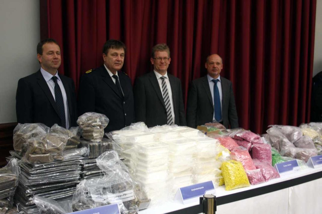 Präsentation des Drogenfundes. Foto: Alexander Böhm