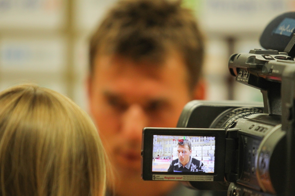 Wird DHfK-Coach Christian Prokop nach dem Spiel den Medien gegenüber erneut von einem Heimsieg berichten können? Foto: Jan Kaefer