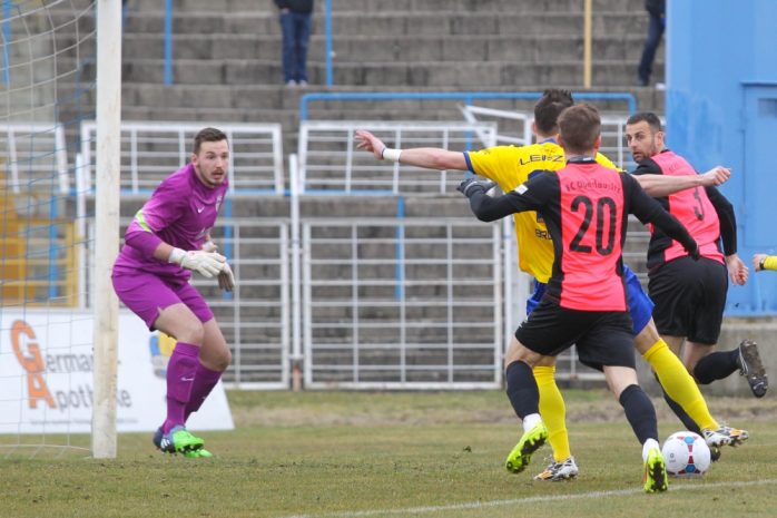 03 - Ondrej Brusch erzielt das schnelle 1:0 für Lok. Foto: Jan Kaefer