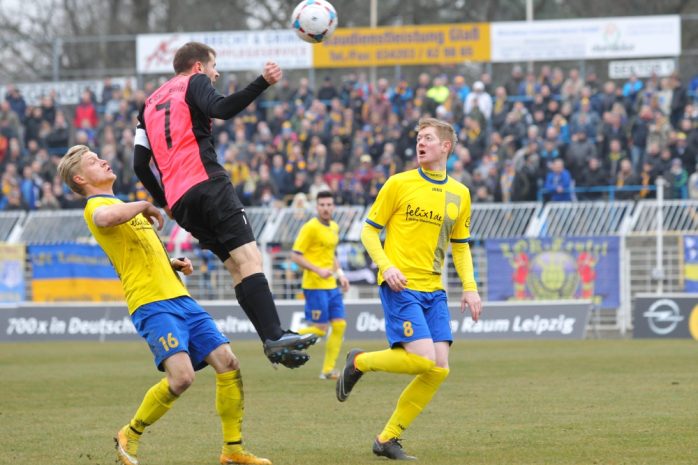 13 - Jiri Sisler (#7) gegen die beiden Leipziger Ramon Hofmann (li.) und Sebastian Zielinsky. Foto: Jan Kaefer