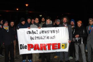 LEGIDA-Das Original oder Die Partei "Die PARTEI" am 12. Januar 2015. Die ersten, die den Weg zum Humor fanden. Foto: L-IZ.de