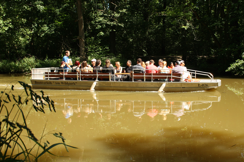 Fahrgastboot auf der Pleiße. Foto: Ralf Julke