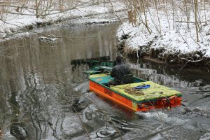 Mittlerweile untersagt: Mäharbeiten im Leipziger Floßgraben. Foto: Kanuverband Sachsen, Falk Bruder