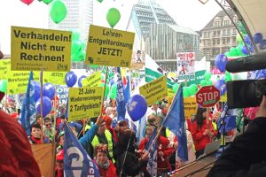 Lehrer auf den Barrikaden. Demonstration am 24. März 2015 auf dem Augustusplatz in Leipzig. Foto: Gerd Eiltzer