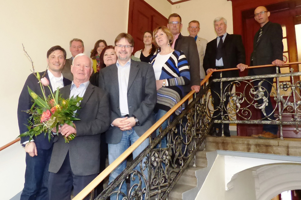 Die Mitglieder im Grünen Ring Leipzig - mit Peter Bringer, dem Bürgermeister von Pegau, samt Blumenstrauß im Vordergrund. Foto: Grüner Ring Leipzig