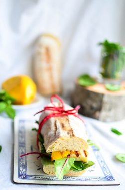 Baguette mit Halloumi und Mango. Foto: Maike Klose